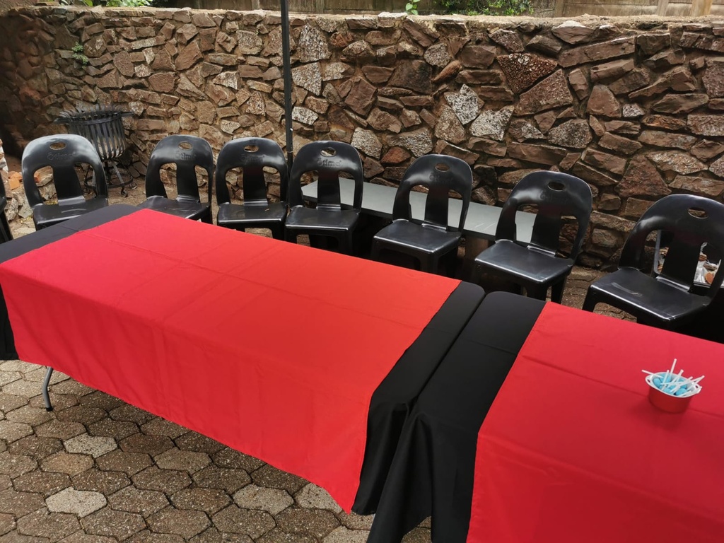 Adult table cloth - black 